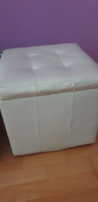 Puff baúl blanco acolchado