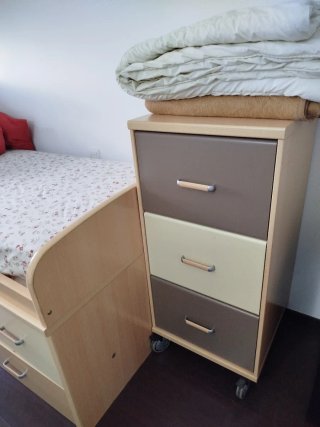 Cama nido con cajonera.