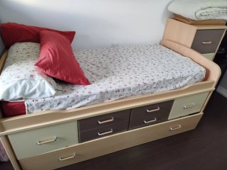 Cama nido con cajonera.