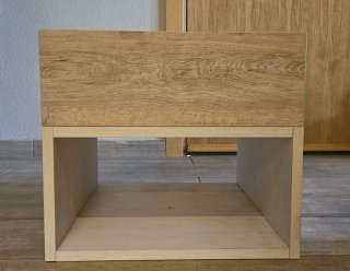 Mesita auxiliar de madera pequeña