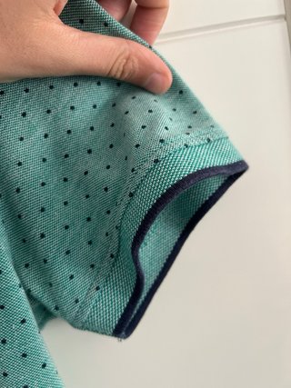 Polo Sfera verde con puntos