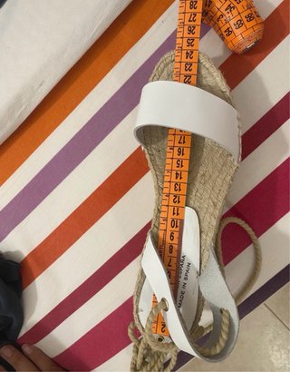 Sandalias Scalpers blancas atadas