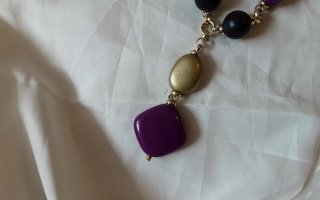 Collana Y perle grandi nere e viola