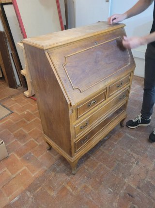Escritorio antiguo de madera
