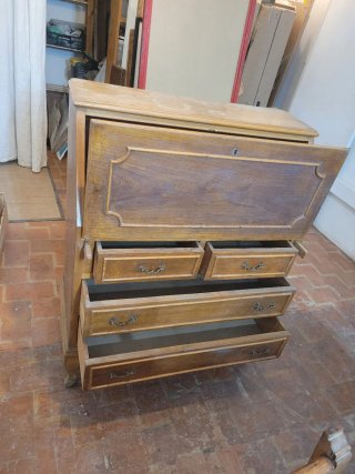 Escritorio antiguo de madera