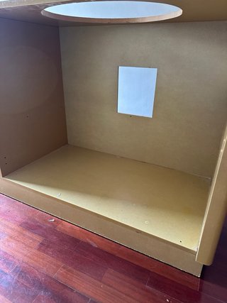 Mueble de baño de madera color mostaza