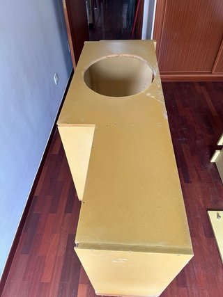 Mueble de baño de madera color mostaza