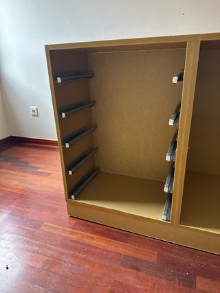 Mueble de baño de madera color mostaza