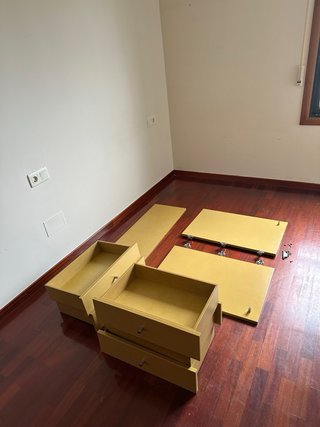 Mueble de baño de madera color mostaza