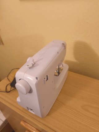 Máquina de coser Lervia y EST EUROPASTYLE