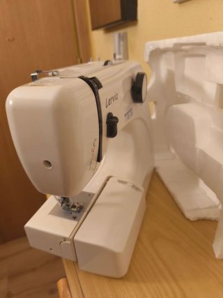 Máquina de coser Lervia y EST EUROPASTYLE