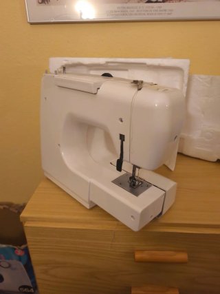 Máquina de coser Lervia y EST EUROPASTYLE