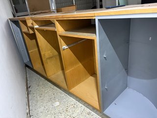 Mostrador recepción madera y metal