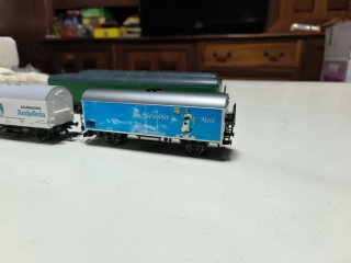 4 vagones de tren cerveceros.