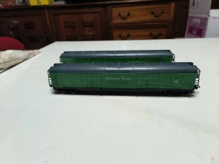 4 vagones de tren cerveceros.