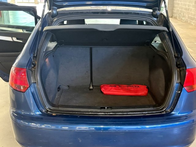 Audi A3 S-LINE + Carplay 2.0 TDI Garantia premium)