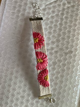Horquillas y pulsera flores bordadas
