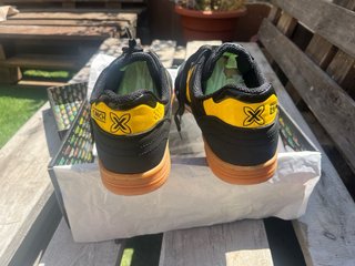 Munich Gresca T41 Negro/Amarillo