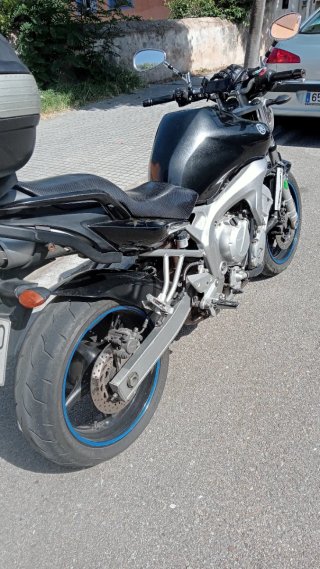 Yamaha Naked Negra
