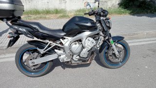 Yamaha Naked Negra