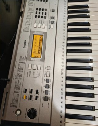 Teclado Yamaha PSR E353