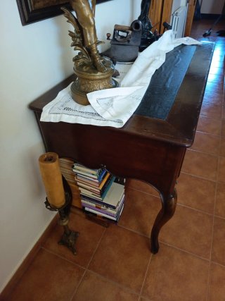 Antigua mesa de escritorio.