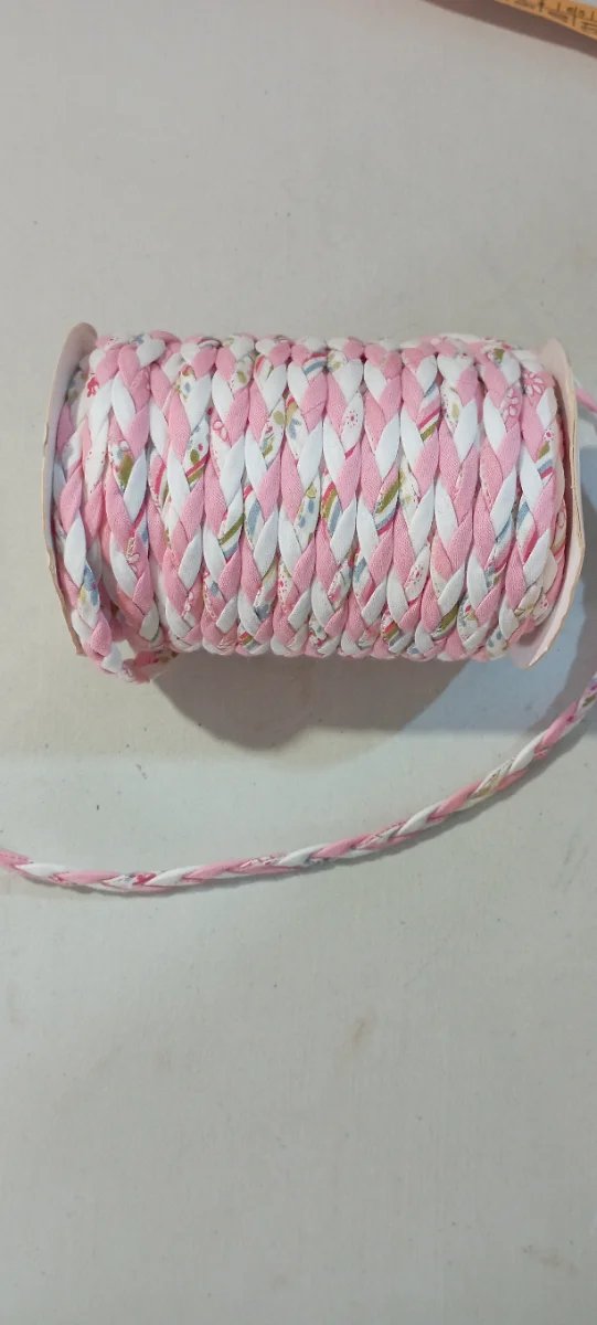 Rollo cinta trenzada rosa 18m aprox.