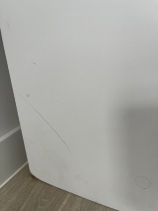 Estantería asimétrica blanca de madera