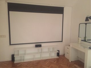Estantería asimétrica blanca de madera
