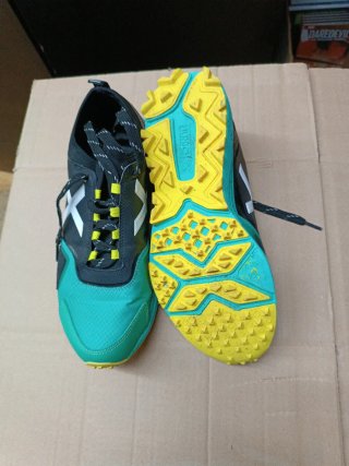 Zapatillas Munich Negras y Turquesa