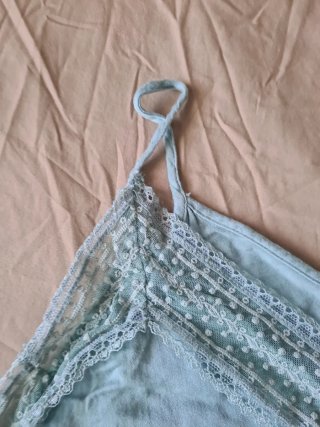 Camiseta tirantes encaje verde clarito