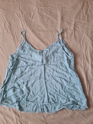 Camiseta tirantes encaje verde clarito