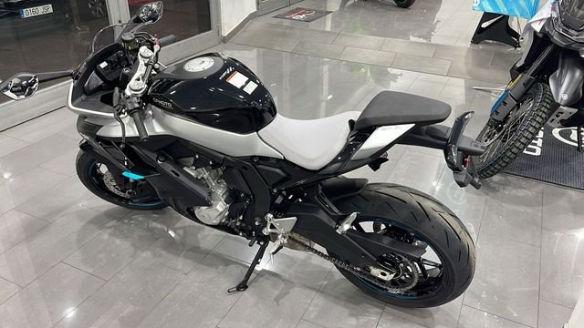 CFMOTO 675 SR-R (Nueva)