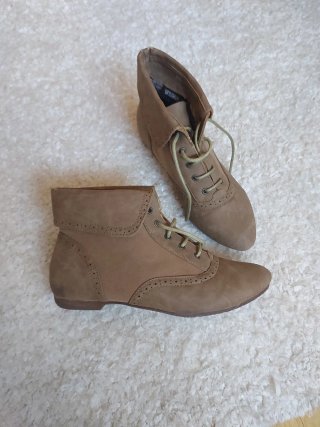 Botines beige con cordones