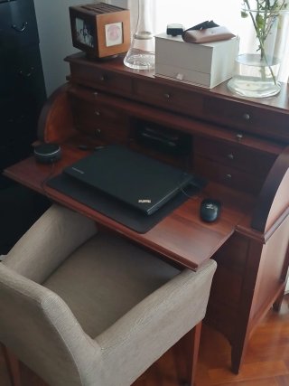 Escritorio bureau de madera de pino gallego.