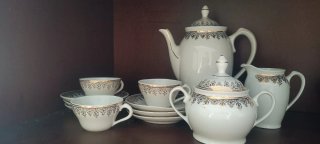 Juego de café de porcelana incompleto con detalles
