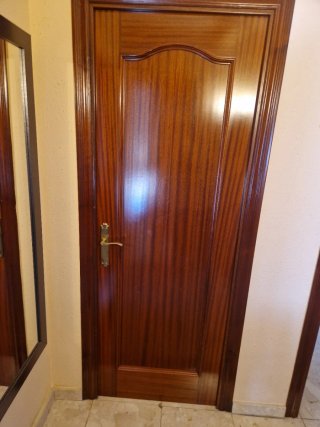 Puerta Sapelly , algunas con cristal