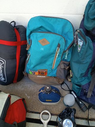 !OCASIÓN! Lote montaña: mochilas, saco, nevera