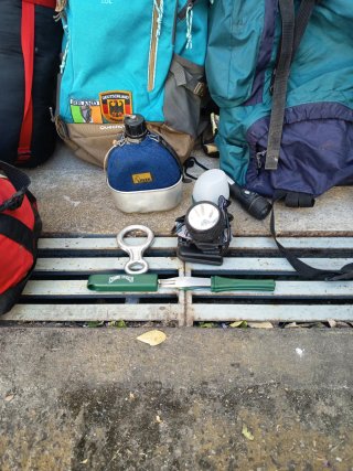 !OCASIÓN! Lote montaña: mochilas, saco, nevera
