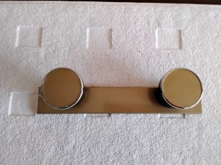Percha metálica vintage dorada