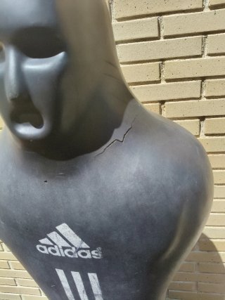 Muñeco de boxeo Adidas