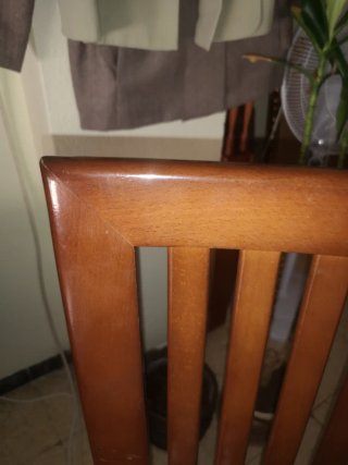 Dos Sillas de madera con asiento granate