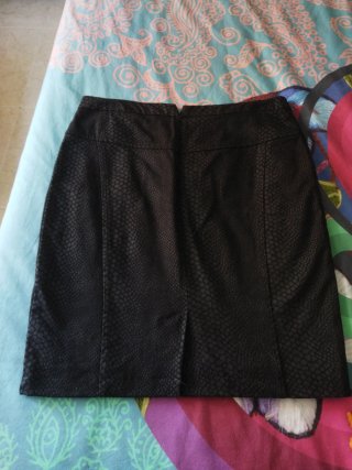Falda Zara efecto piel cordones