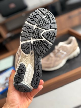 New Balance 1906R Talla 42 Beige