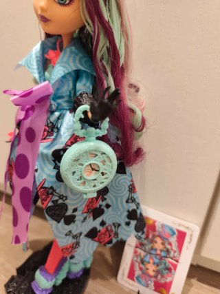 Bambola Ever After High Madeline Wonderland
