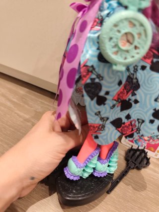 Bambola Ever After High Madeline Wonderland