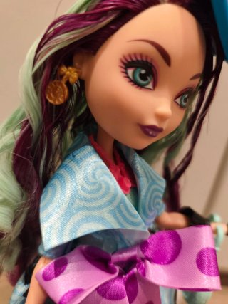 Bambola Ever After High Madeline Wonderland