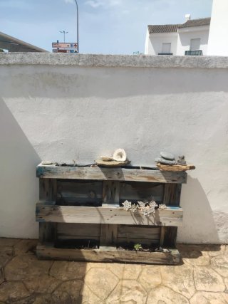 Colgador de pared madera .