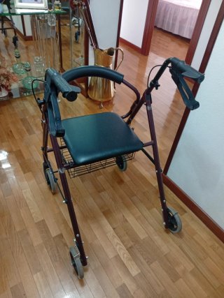 Andador Plegable con Asiento y Cesta