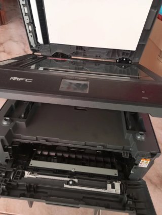 Impresora Láser Brother MFC-L2720DW, No enciende
